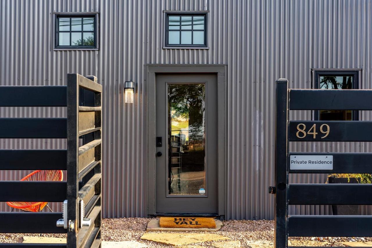 Container Haus Pet Friendly With Cowboy Pool Villa Fredericksburg Exterior photo